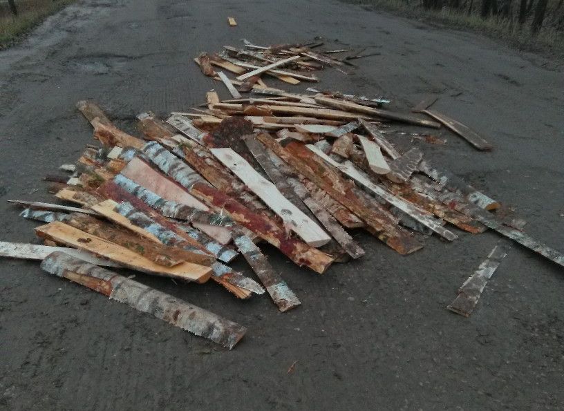 В Касимовском районе ямы на дороге заделали досками