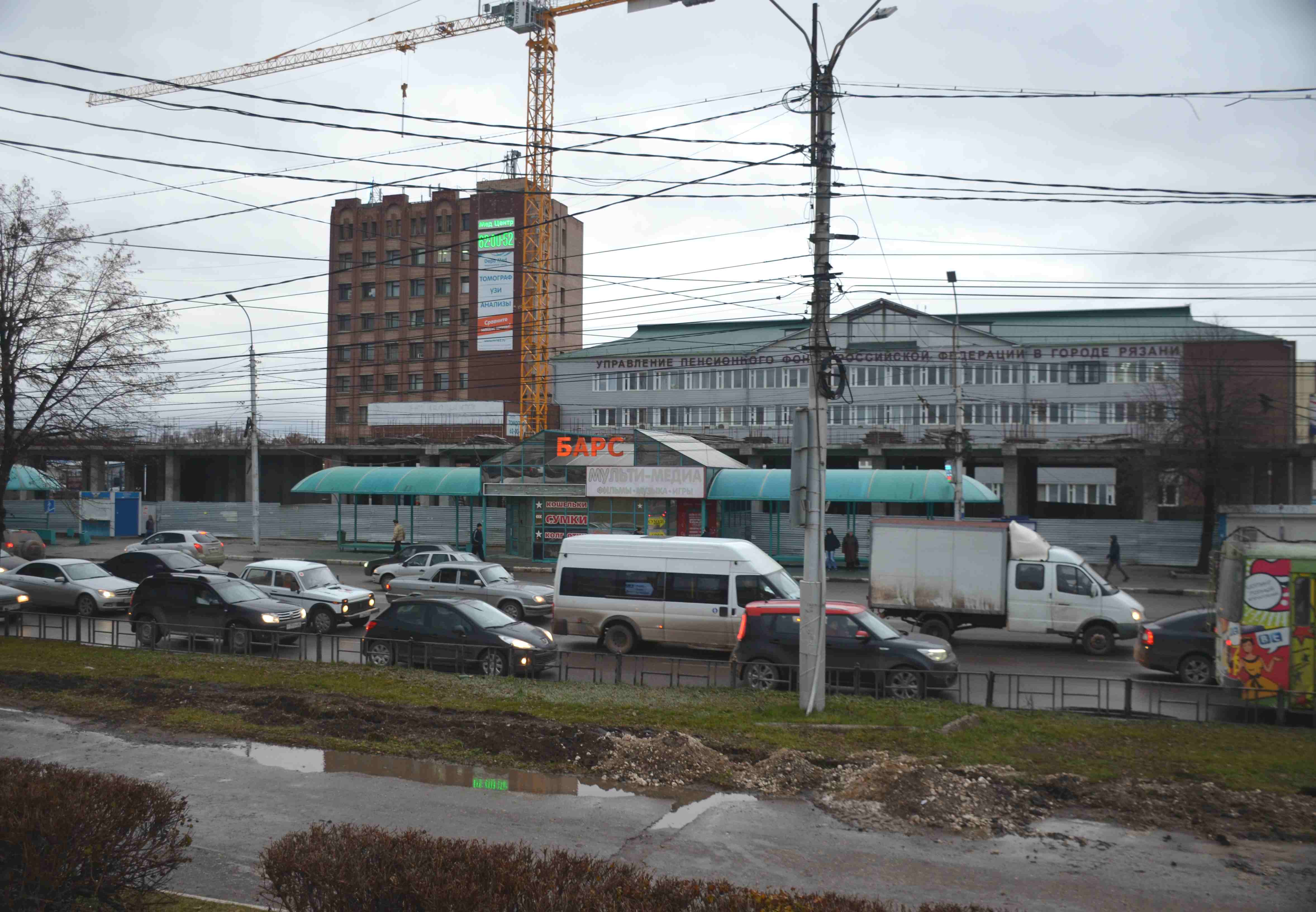 Власти предложили установить светофор напротив «Барса»