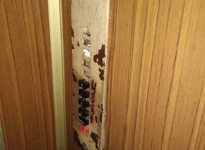 Рязанка рассказала об ужасном состоянии лифта в поликлинике больницы №11