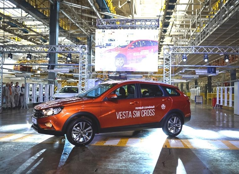 С конвейера «АвтоВАЗа» сошел первый универсал Lada Vesta
