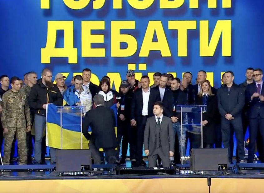 На стадионе «Олимпийский» в Киеве прошли дебаты Зеленского и Порошенко