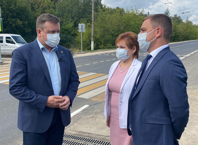 Любимов и Сорокина проинспектировали ремонт дороги в Дягилеве