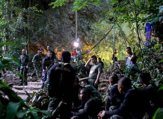 Двоих детей спасли из затопленной пещеры в Таиланде