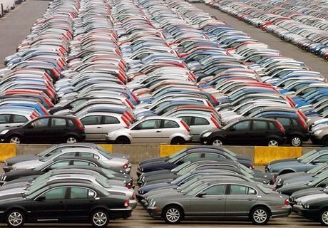 Выпуск легковых автомобилей в РФ упал на 26,6%
