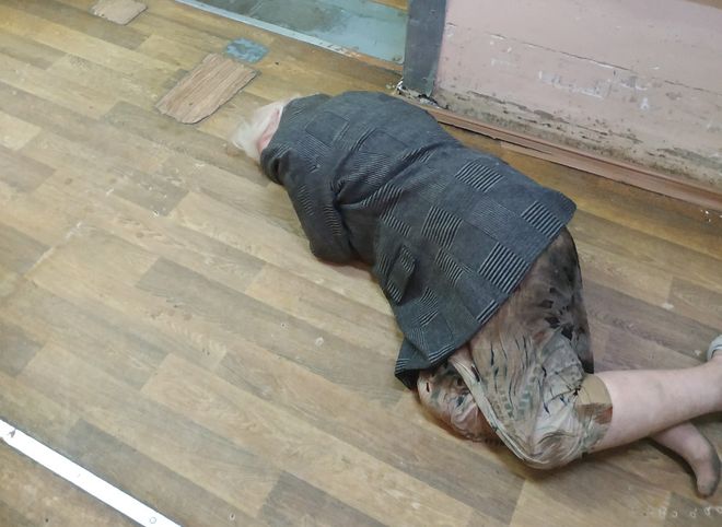 Соцсети: в Рязанской БСМП больного оставили лежать на полу