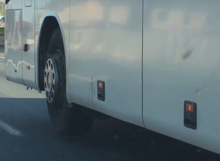 Видео: автобус Москва-Рязань «летит» над дорогой