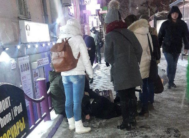 В центре Рязани вызвали «скорую» упавшей на тротуаре женщине