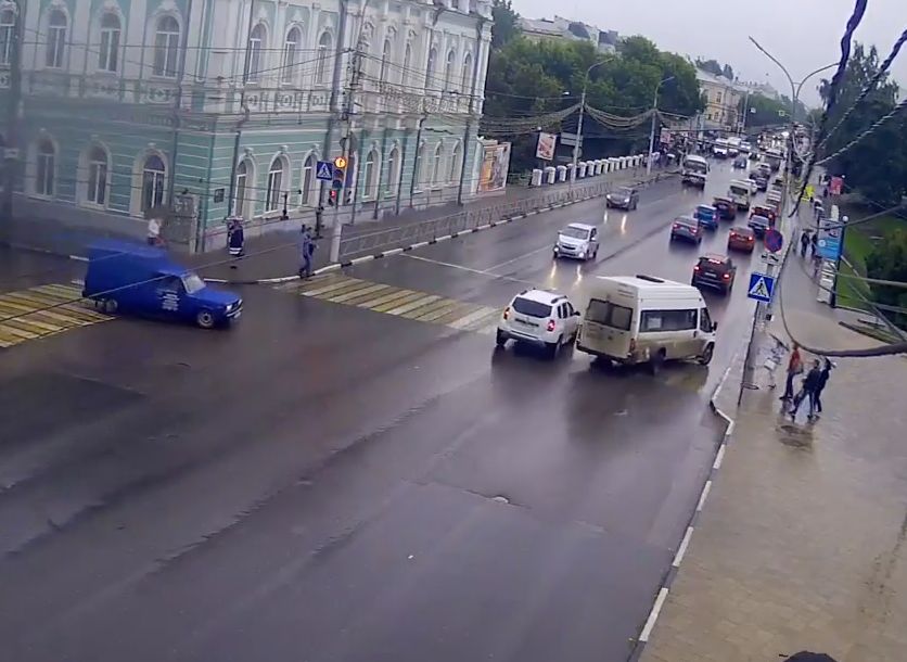 ДТП с маршруткой на улице Ленина сняли с другого ракурса
