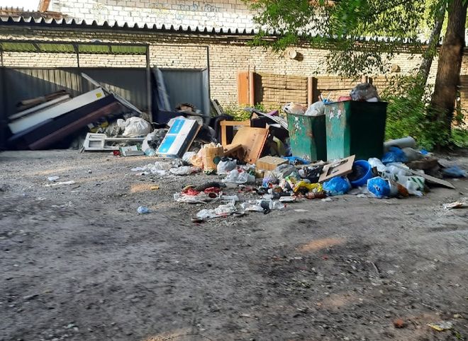 Рязанец заявил об отвратительной уборке мусора на улице Бронной