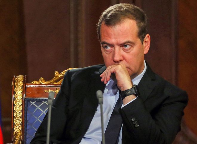 Медведев поставил перед Минтрудом вопрос о четырехдневной рабочей неделе