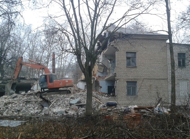 Фото: в Приокском сносят здание бывшего детсада