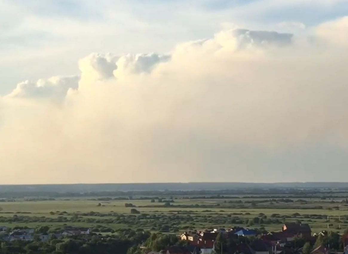 Дымовую завесу, надвигающуюся на Рязань со стороны Селец, сняли на видео