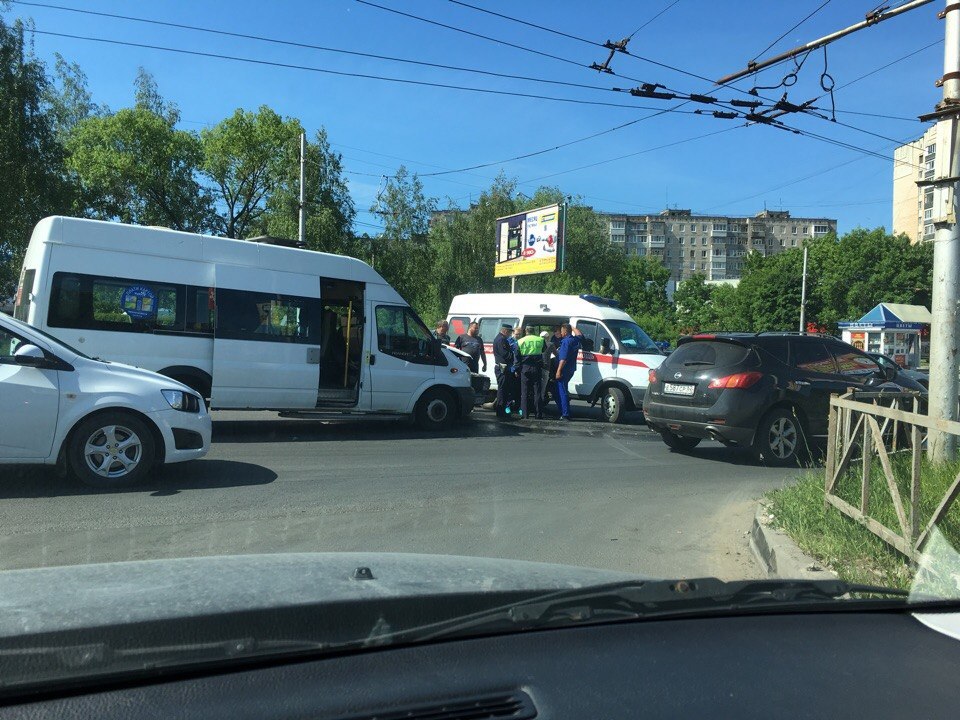 В Дашково-Песочне столкнулись маршрутка и «Жигули»