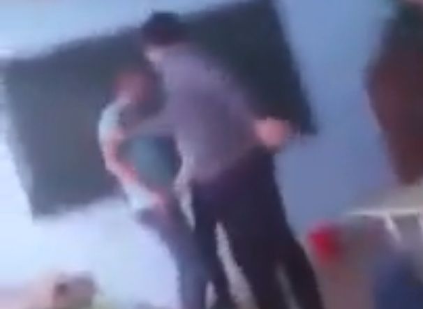 В сочинской школе пьяный учитель побил ученика во время урока (видео)