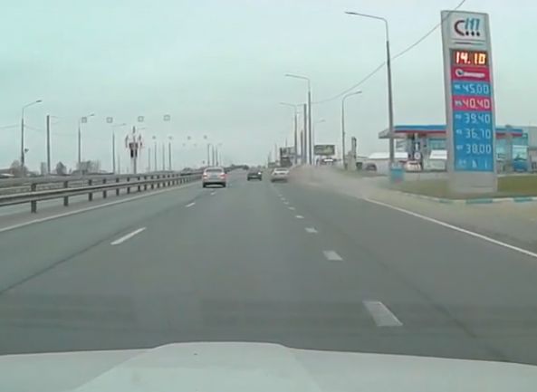 Мчавшийся на бешеной скорости водитель спровоцировал ДТП у Шумаши (видео)