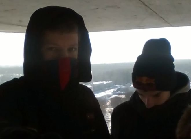 Видео: на окраине Рязани подростки гуляют по крыше недостроенной высотки