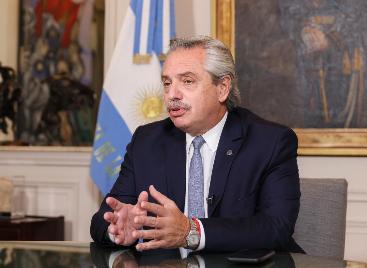 Президент Аргентины, привившийся «Спутником V», заболел коронавирусом
