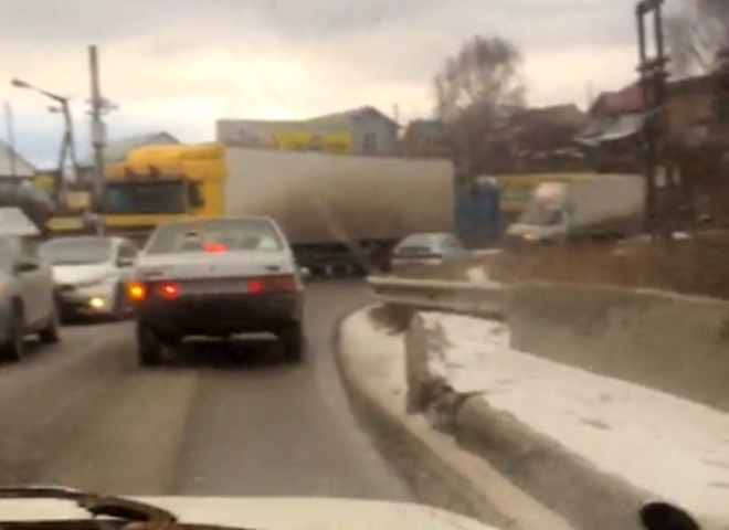 Массовое  ДТП  с тремя фурами парализовало движение на трассе М5 «Урал»