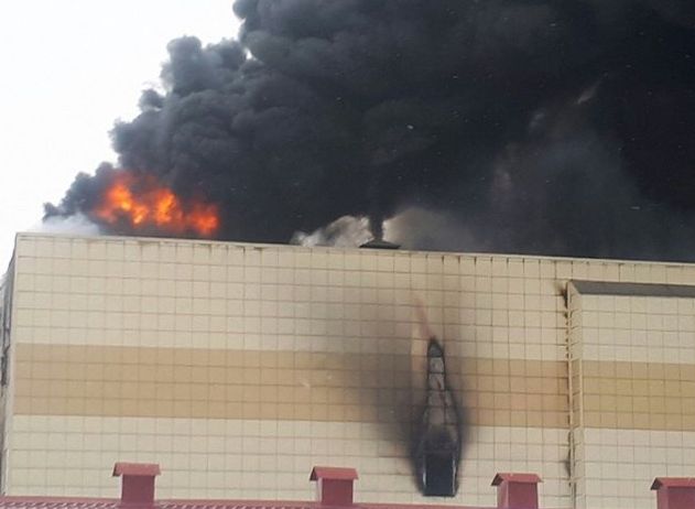В результате пожара в ТЦ «Зимняя вишня» в Кемерове погибли женщина и трое детей