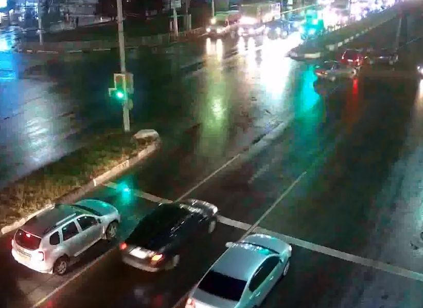 На перекрестке Московского шоссе и улицы Мервинской произошла серия ДТП (видео)
