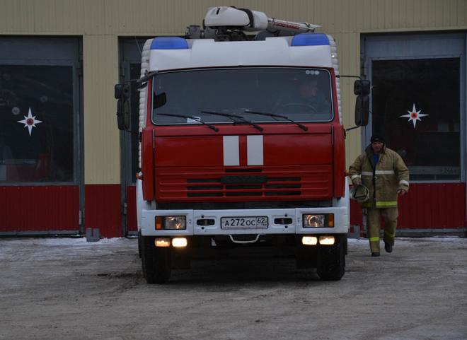 На окраине Рязани загорелась пятиэтажка, эвакуировано пять человек