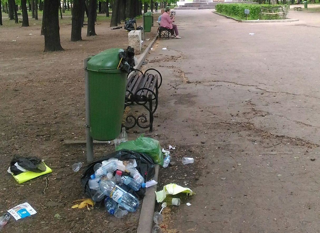 Рязанцы возмутились мусором в Соборном парке