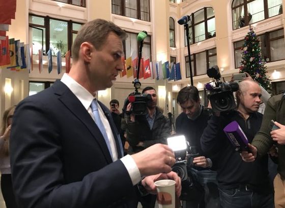 Навальный подал документы в ЦИК для регистрации кандидатом в президенты