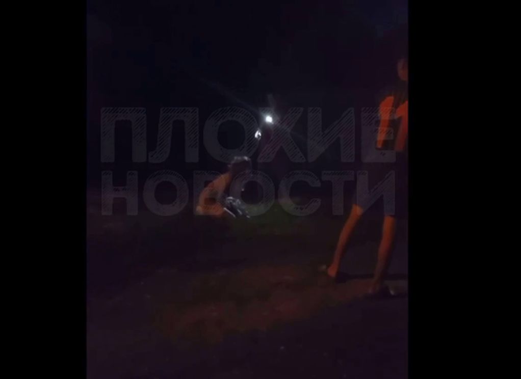 Девушка избитая в волгограде. Избили девочку в Волгограде. Девочки раздели мальчика. Избили и раздели девочку. Подростки избили девочку.