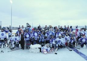 Рязанским детям подарили новую хоккейную площадку