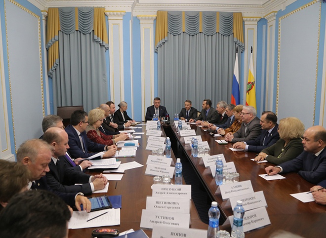 Депутаты облдумы на встрече с губернатором обсудили реализацию нацпроектов