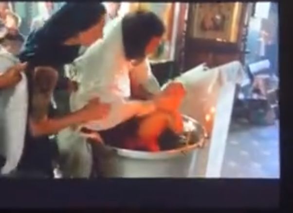 Под Петербургом священник нанес травмы ребенку во время крещения (видео)