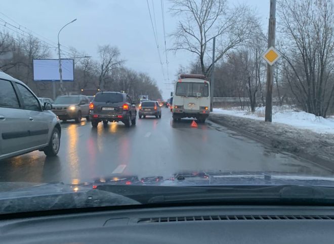 Из-за сломавшегося автобуса на Куйбышевском шоссе образовалась пробка