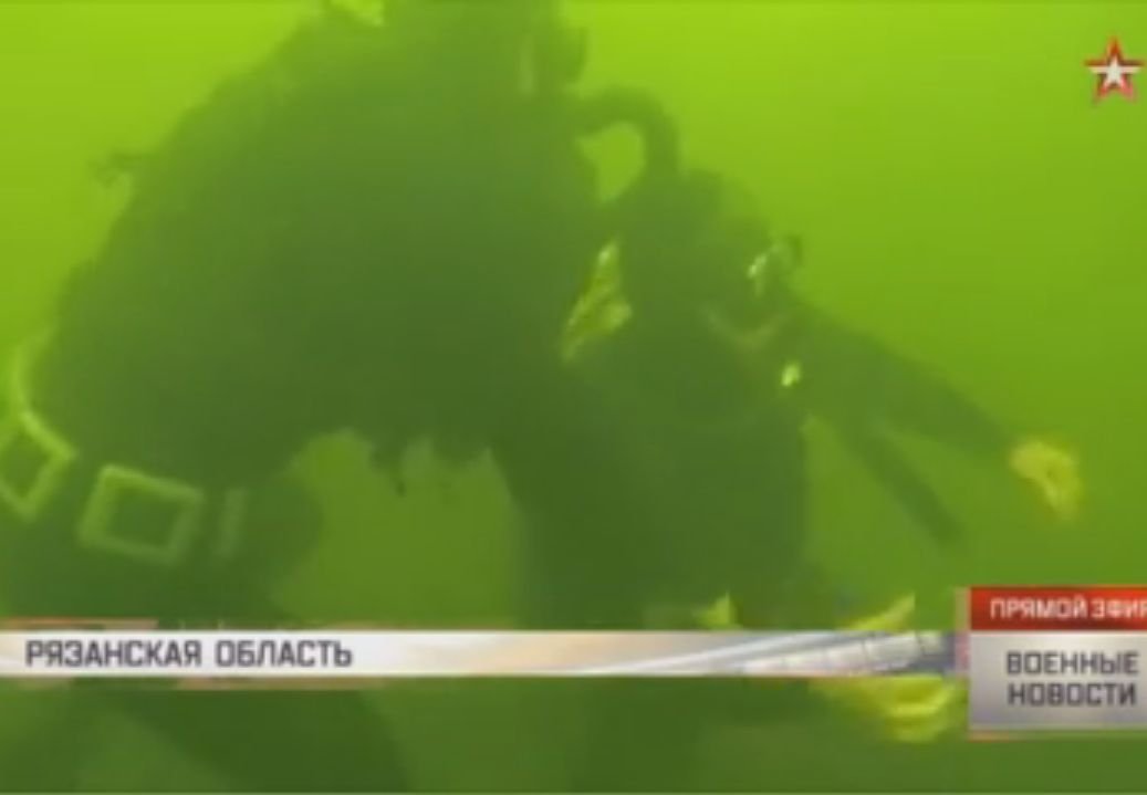 Рязанские десантники показали подводный бой (видео)
