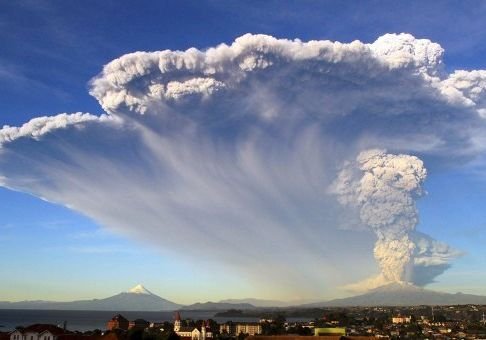 Из-за извержения власти Чили эвакуировали 1,5 тыс. человек