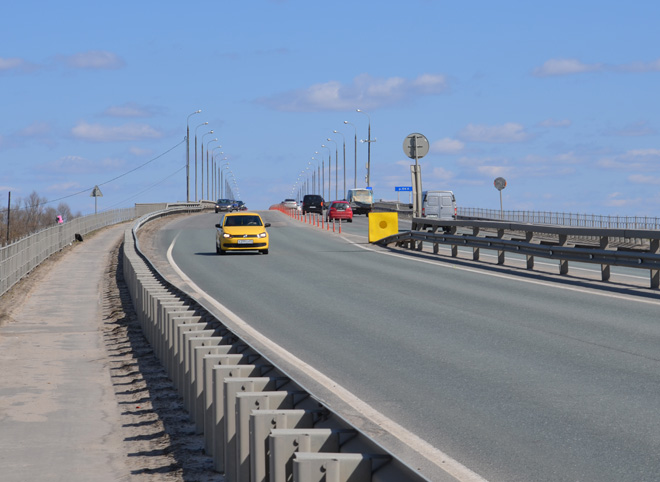 В Рязани эксперты проверят покрытие моста через Оку на скользкость