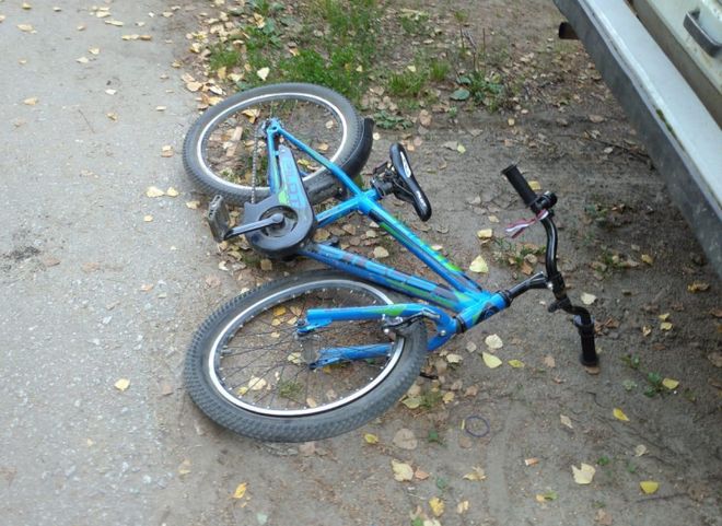 В Варских столкнулись семилетний велосипедист и 13-летний водитель мопеда