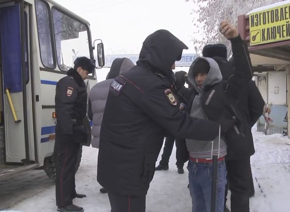 Рязанские полицейские провели рейд по местам массового пребывания мигрантов (видео)
