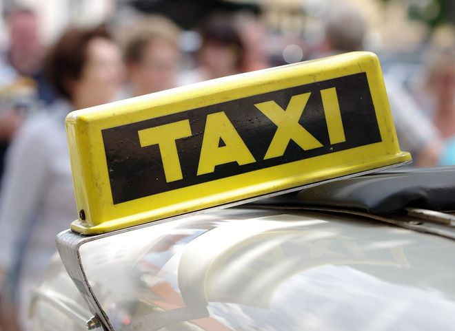 В Рязани таксист украл у клиента телефон и банковские карты
