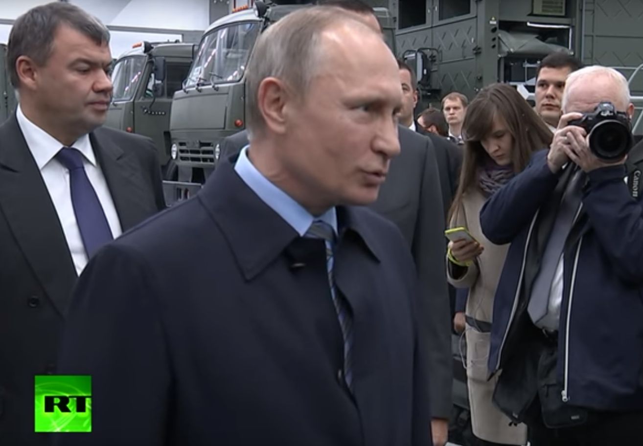 Владимир Путин задал рабочему необычный вопрос (видео)