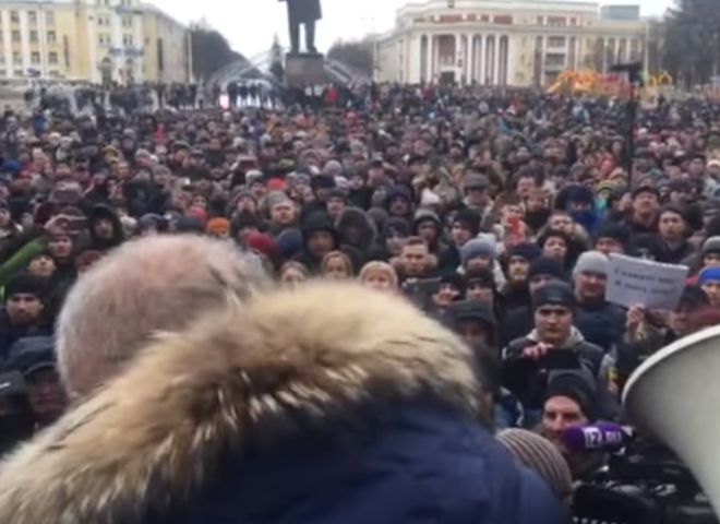 Жители Кемерова потребовали на митинге отставки властей (видео)
