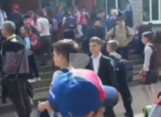 В мэрии прокомментировали появление толпы младшеклассников у рязанской школы