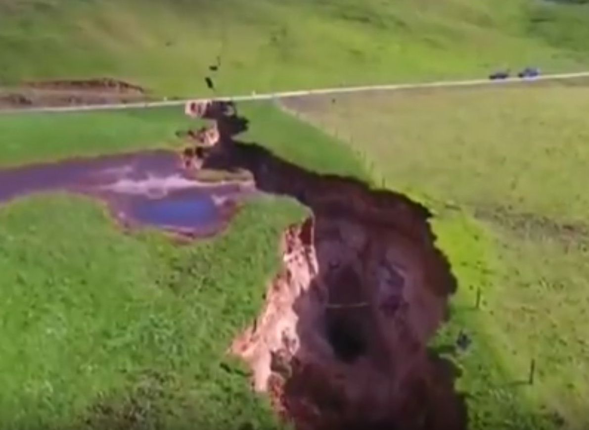 В Новой Зеландии образовался гигантский разлом (видео)