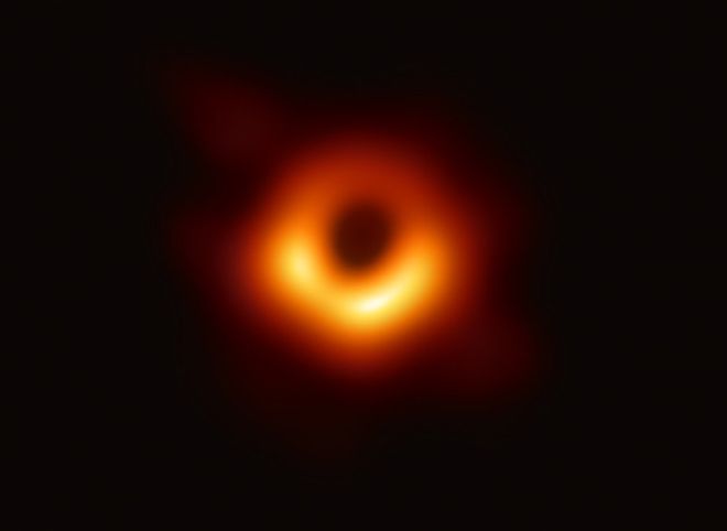 Астрономы представили первое изображение черной дыры