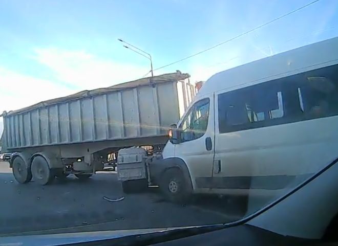 В ДТП на Ряжском шоссе пострадали восемь человек
