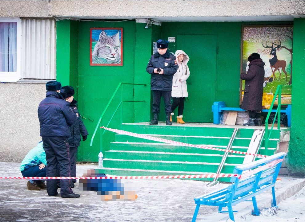 В Курской области подросток упал с балкона 15-го этажа