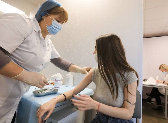 Вакцинация подростков от ковида включена в национальный календарь прививок