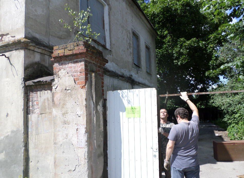 Рязанские активисты закрыли доступ к Дашковской богадельне