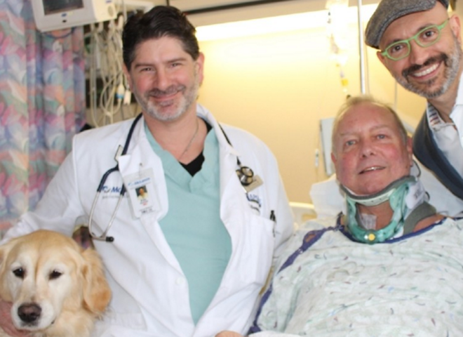 В США собака спасла жизнь парализованному хозяину, пролежав на нем 20 часов