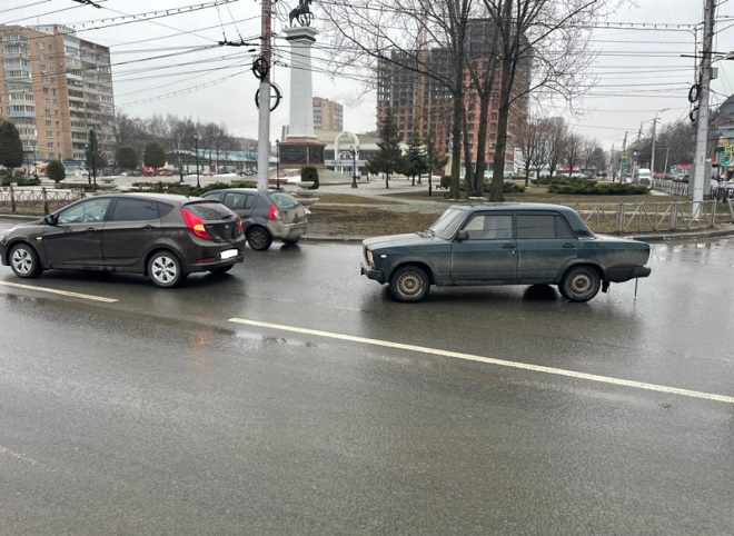 На Московском шоссе столкнулись два автомобиля, пострадала пенсионерка