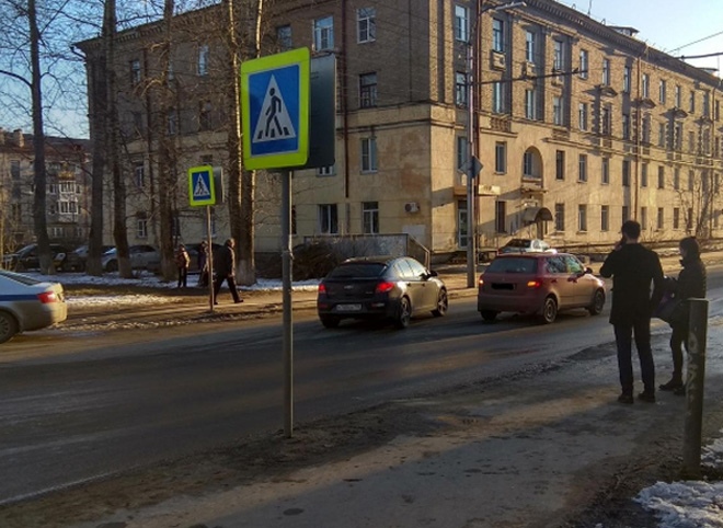 На улице Молодцова 21-летний водитель сбил женщину